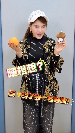 再度翻红的乌兰图雅,成了新的网络抽象圣体 再度翻红的乌兰图雅,成了新的网络抽象圣体